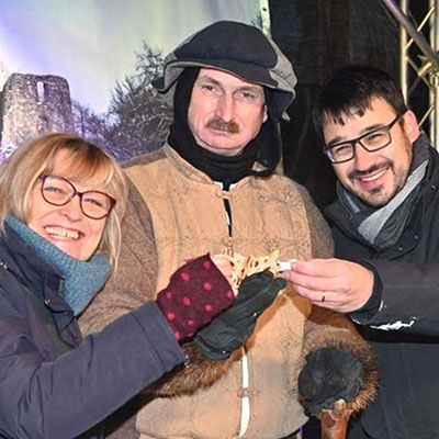 Verkostung des Festtagsstollens zum 30. Adventsfest vor dem Rathaus 2024